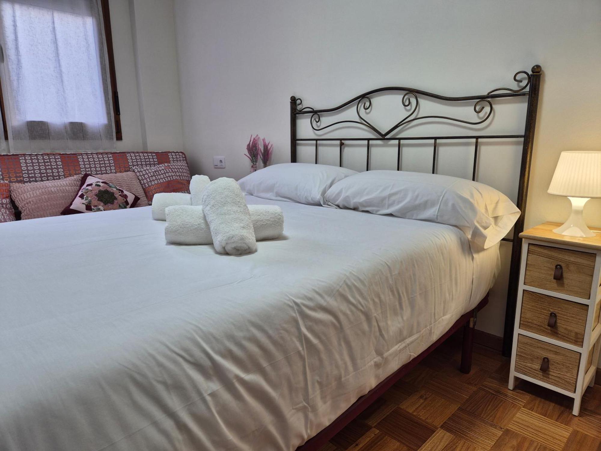 1a125 Comodo Apto Con Garaje Gijon